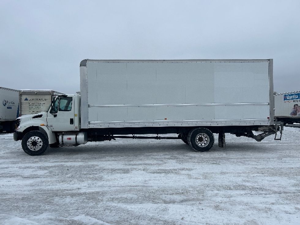 Medium Duty Box Truck-Light and Medium Duty Trucks-International-2019-4300-Ottawa-ON-292,514\n\t\tkm-$ 58,250 - Image 4
