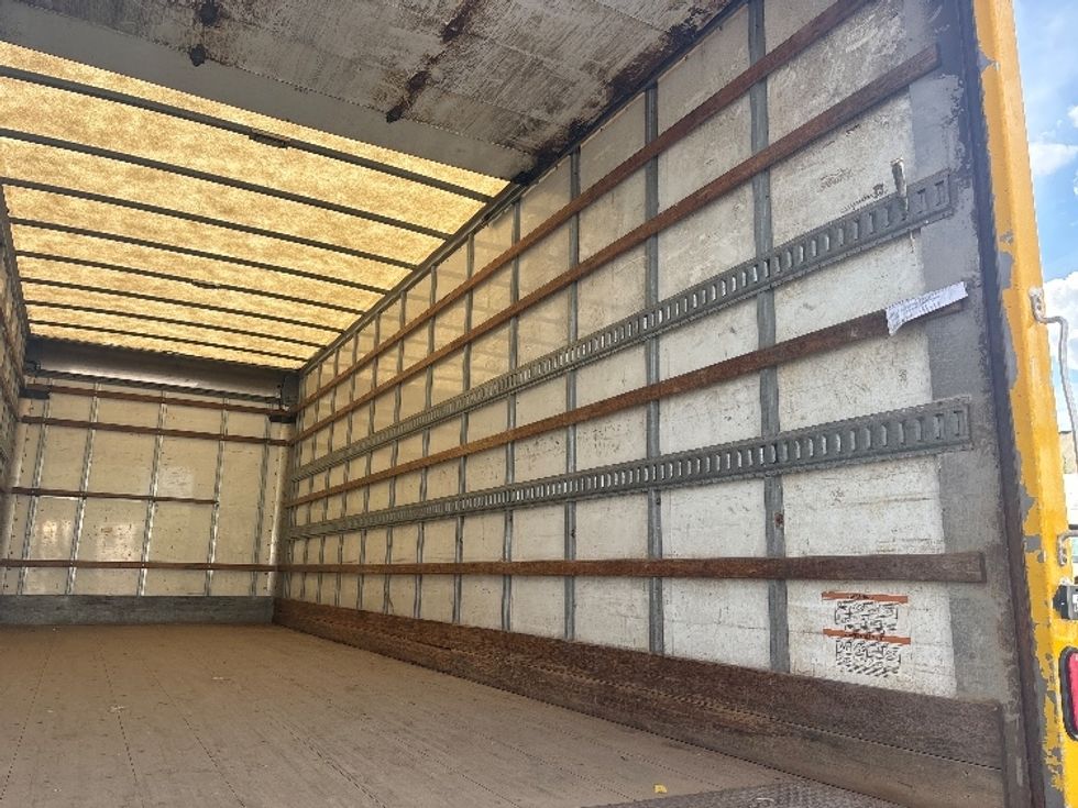 Medium Duty Box Truck-Light and Medium Duty Trucks-International-2019-4300-Ottawa-ON-324,303\n\t\tkm-$ 52,500 - Image 12