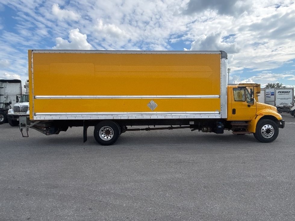 Medium Duty Box Truck-Light and Medium Duty Trucks-International-2019-4300-Ottawa-ON-324,303\n\t\tkm-$ 52,500 - Image 15