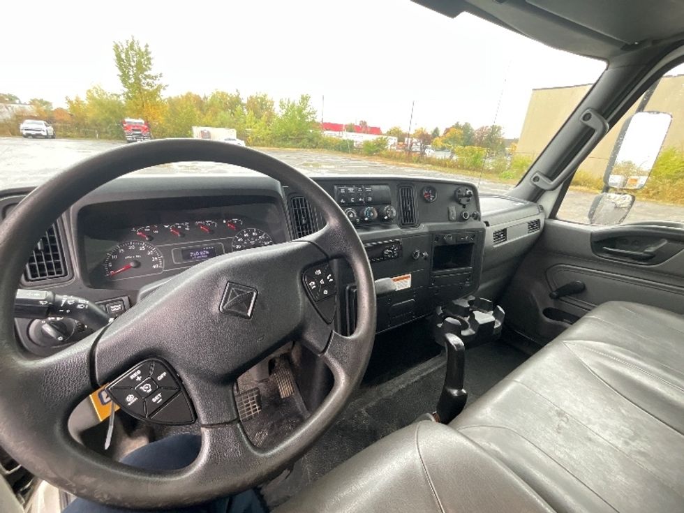 Medium Duty Box Truck-Light and Medium Duty Trucks-International-2019-4300-Ottawa-ON-324,303\n\t\tkm-$ 52,500 - Image 17