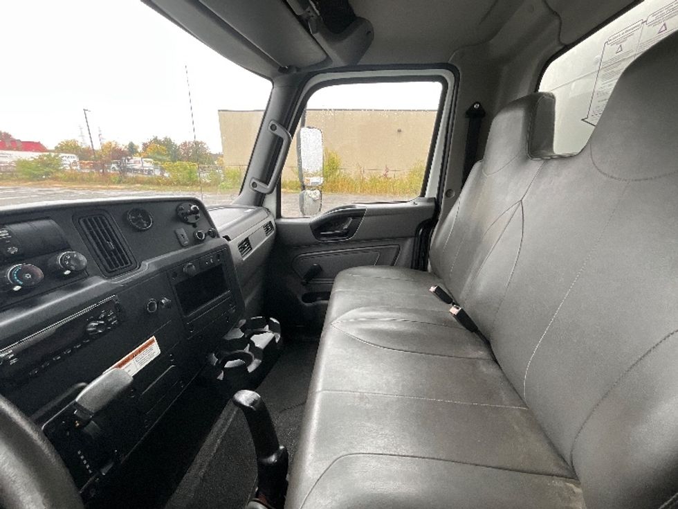 Medium Duty Box Truck-Light and Medium Duty Trucks-International-2019-4300-Ottawa-ON-324,303\n\t\tkm-$ 52,500 - Image 19