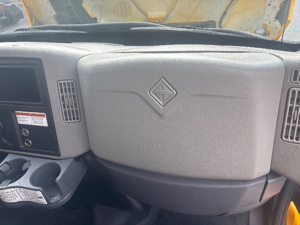 Medium Duty Box Truck-Light and Medium Duty Trucks-International-2019-4300-Ottawa-ON-324,303\n\t\tkm-$ 52,500 - Image 21