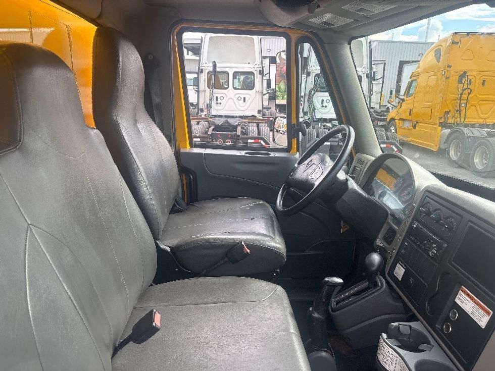 Medium Duty Box Truck-Light and Medium Duty Trucks-International-2019-4300-Ottawa-ON-324,303\n\t\tkm-$ 52,500 - Image 22