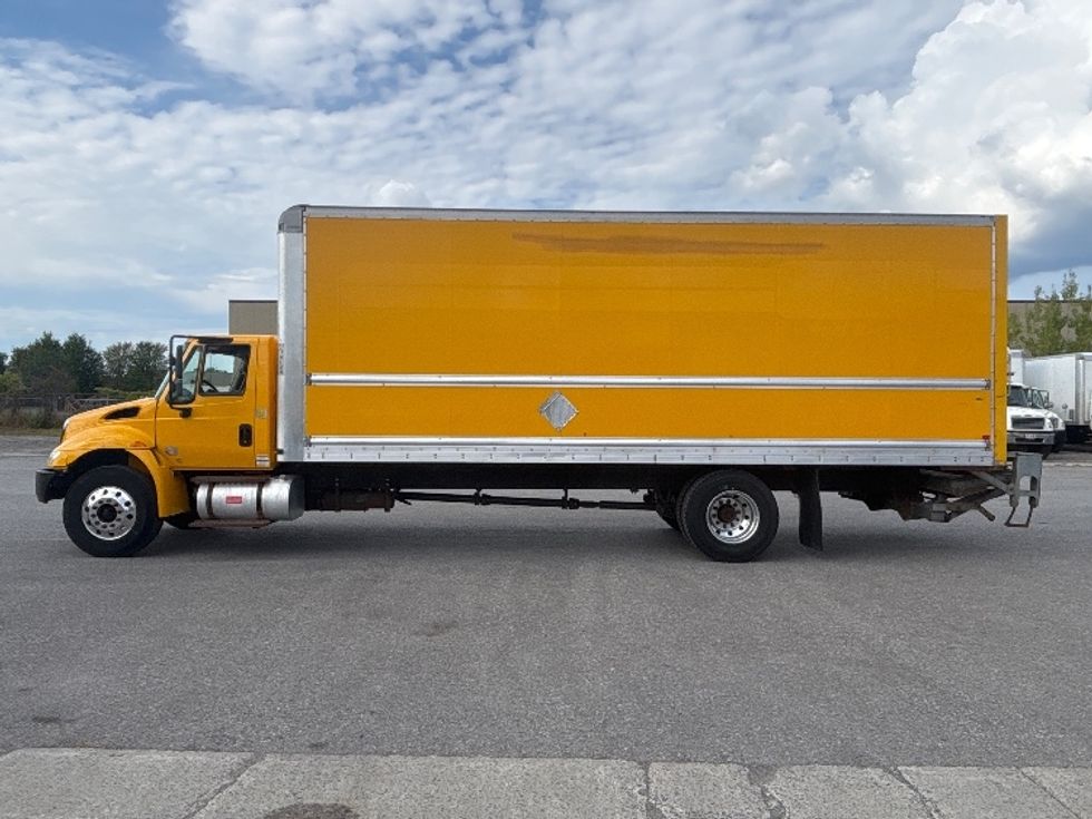 Medium Duty Box Truck-Light and Medium Duty Trucks-International-2019-4300-Ottawa-ON-324,303\n\t\tkm-$ 52,500 - Image 4