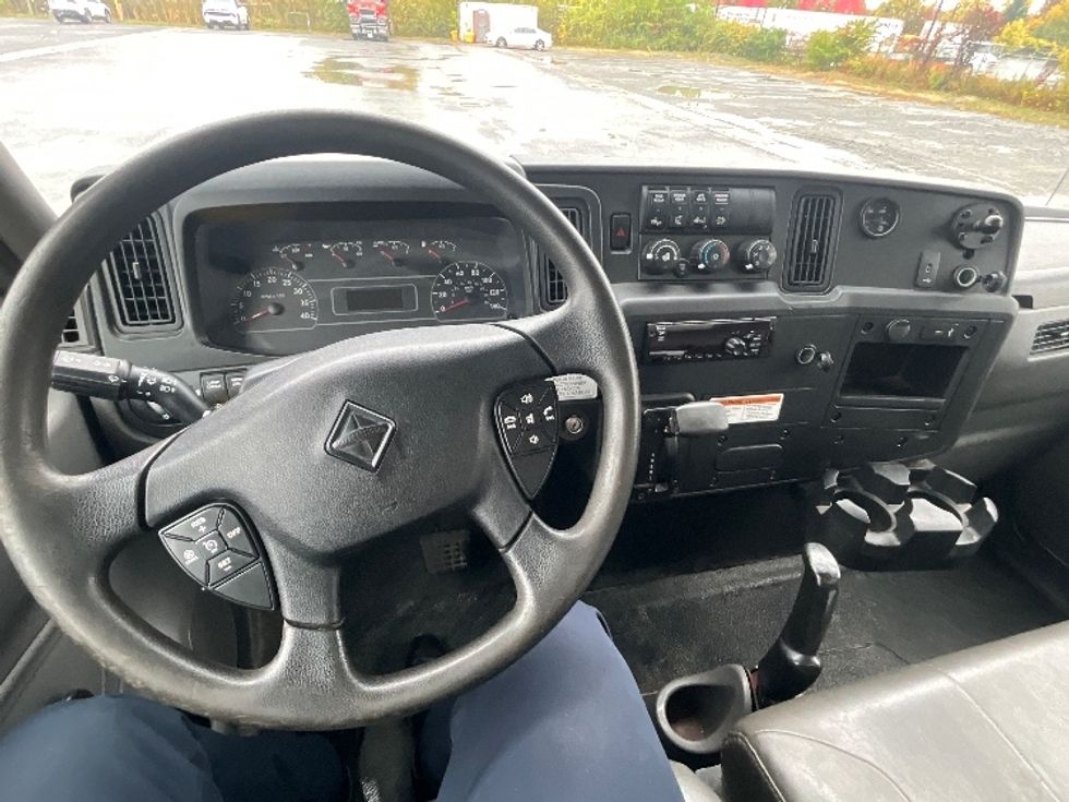 Medium Duty Box Truck-Light and Medium Duty Trucks-International-2019-4300-Ottawa-ON-324,325\n\t\tkm-$ 18,500 - Image 18