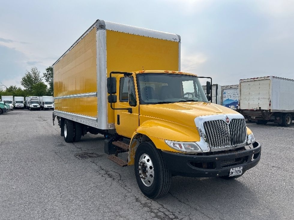 Medium Duty Box Truck-Light and Medium Duty Trucks-International-2019-4300-Ottawa-ON-337,499\n\t\tkm-$ 47,000 - Image 1