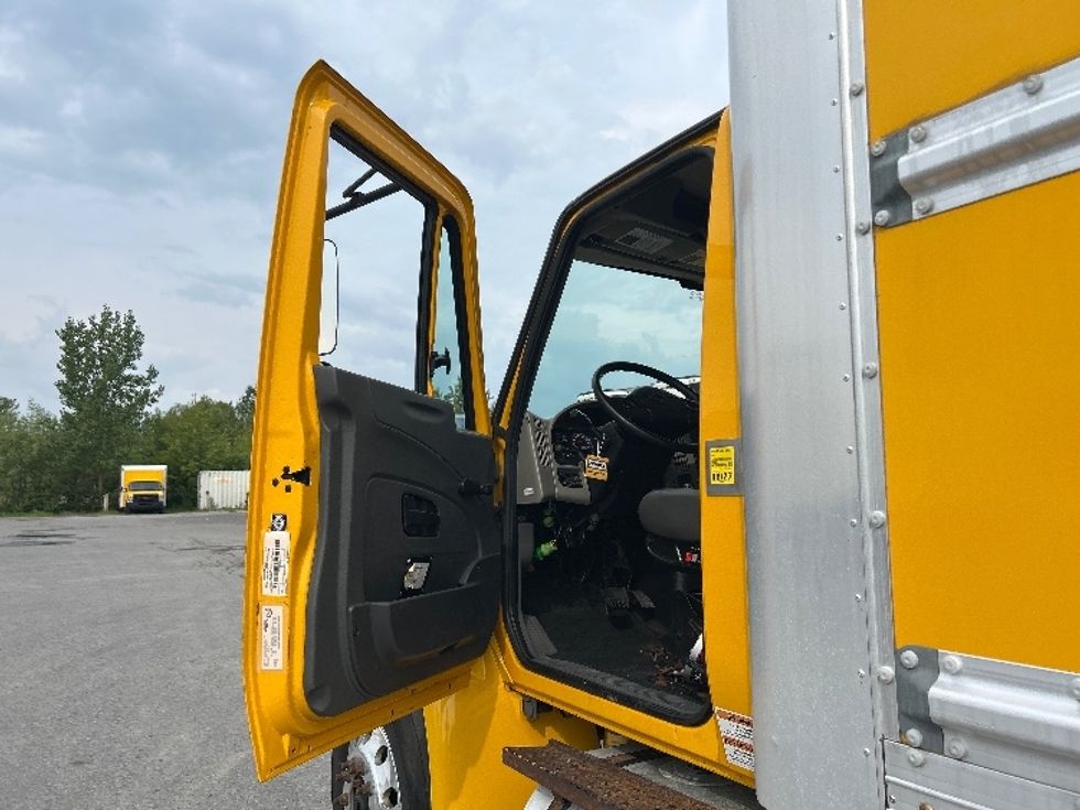 Medium Duty Box Truck-Light and Medium Duty Trucks-International-2019-4300-Ottawa-ON-337,499\n\t\tkm-$ 47,000 - Image 16