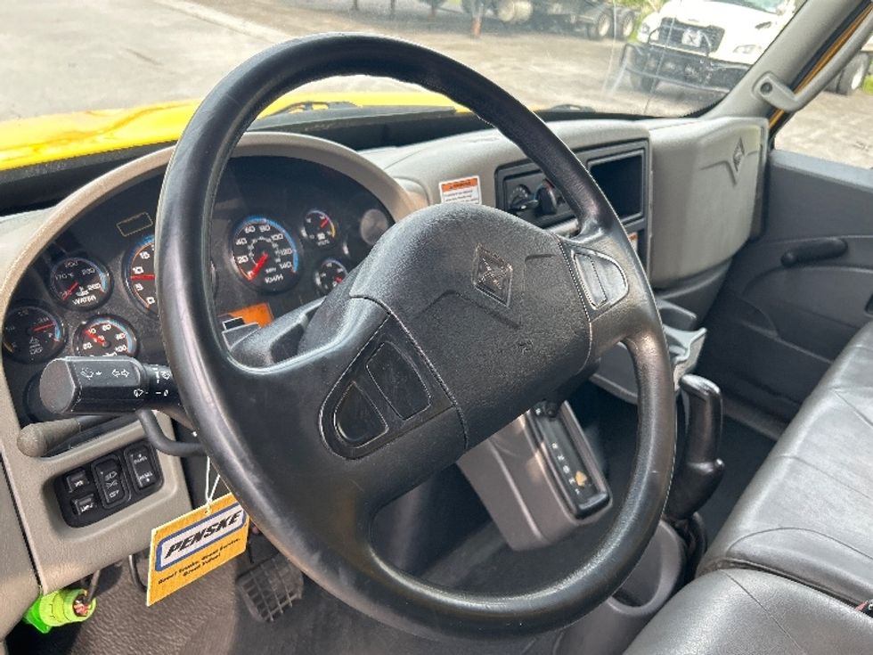 Medium Duty Box Truck-Light and Medium Duty Trucks-International-2019-4300-Ottawa-ON-337,499\n\t\tkm-$ 47,000 - Image 17