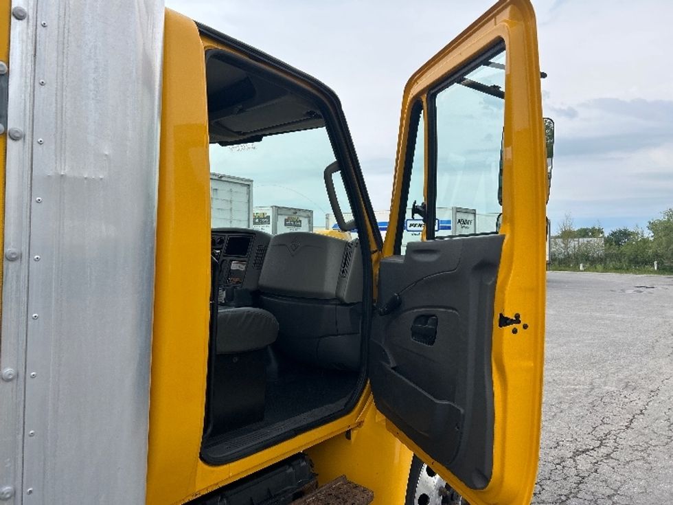 Medium Duty Box Truck-Light and Medium Duty Trucks-International-2019-4300-Ottawa-ON-337,499\n\t\tkm-$ 47,000 - Image 20
