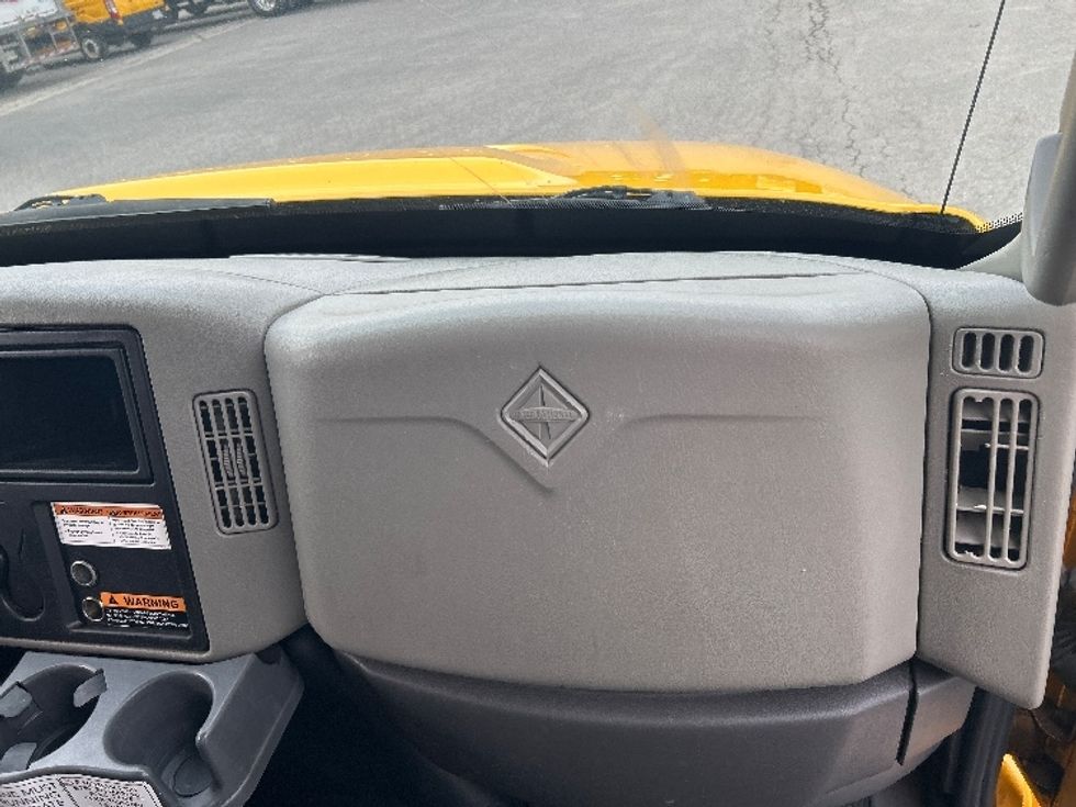 Medium Duty Box Truck-Light and Medium Duty Trucks-International-2019-4300-Ottawa-ON-337,499\n\t\tkm-$ 47,000 - Image 21