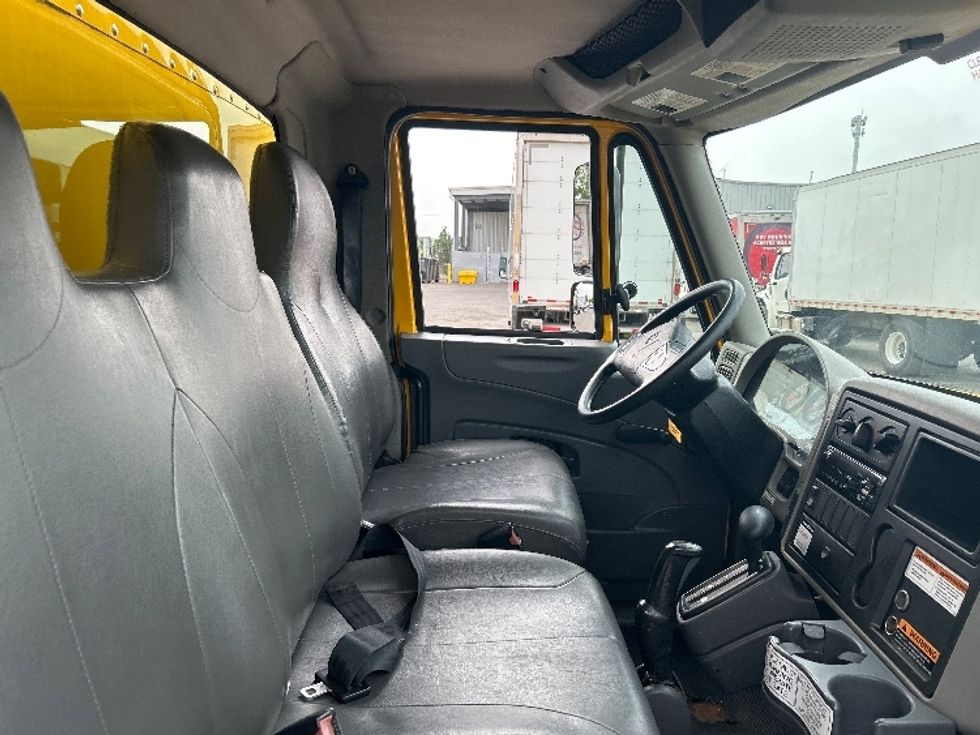Medium Duty Box Truck-Light and Medium Duty Trucks-International-2019-4300-Ottawa-ON-337,499\n\t\tkm-$ 47,000 - Image 22