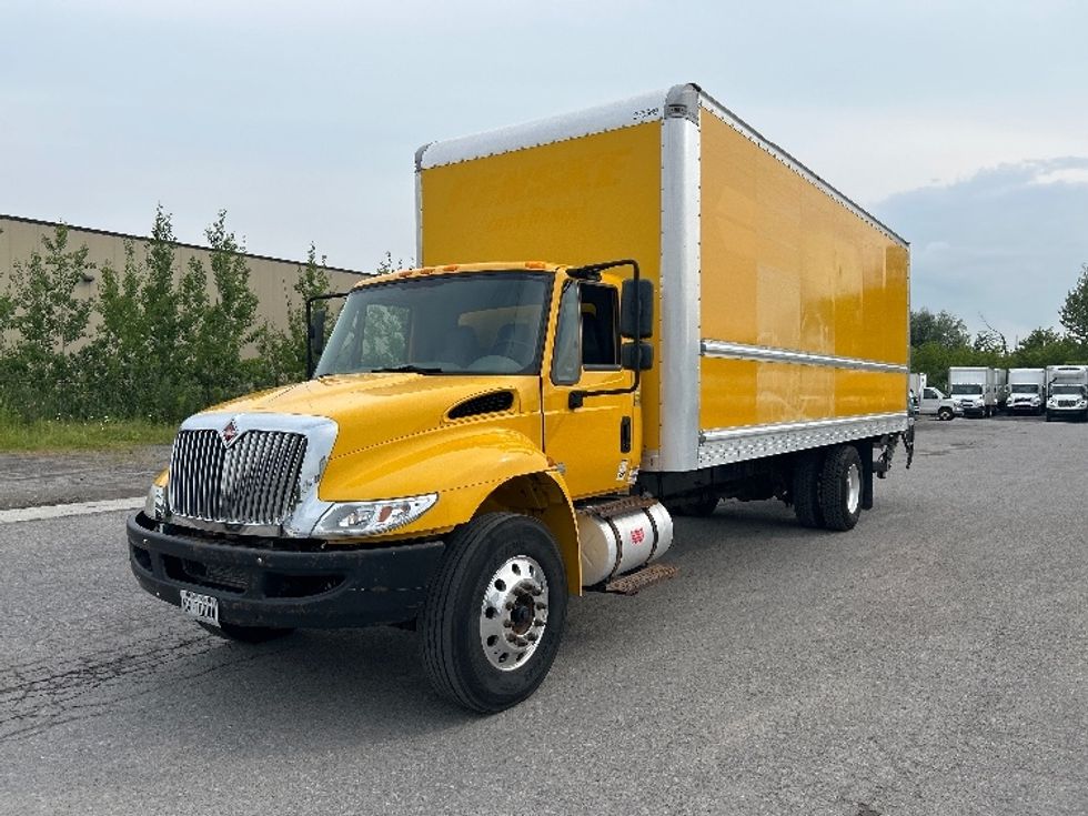 Medium Duty Box Truck-Light and Medium Duty Trucks-International-2019-4300-Ottawa-ON-337,499\n\t\tkm-$ 47,000 - Image 3