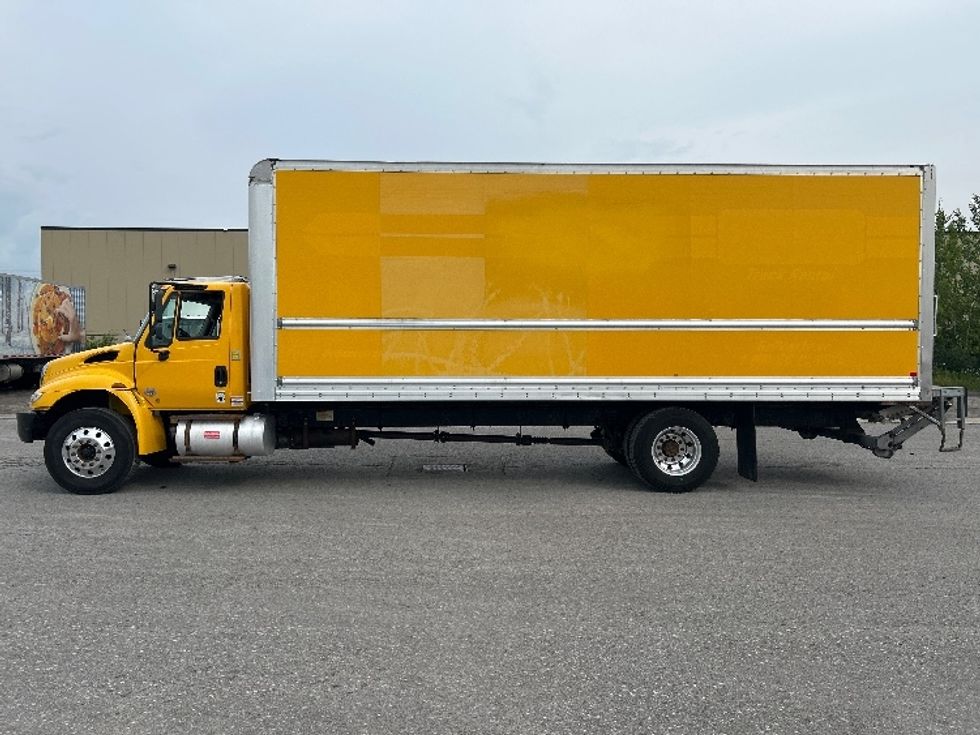 Medium Duty Box Truck-Light and Medium Duty Trucks-International-2019-4300-Ottawa-ON-337,499\n\t\tkm-$ 47,000 - Image 4