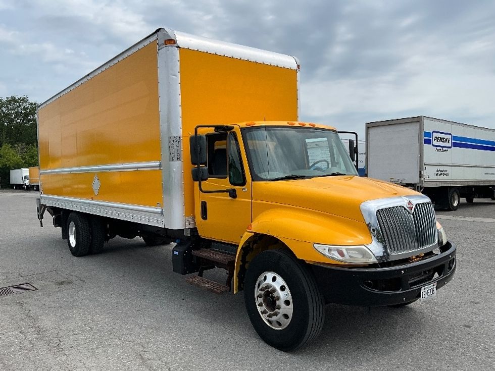 Medium Duty Box Truck-Light and Medium Duty Trucks-International-2019-4300-Ottawa-ON-344,481\n\t\tkm-$ 46,250 - Image 1