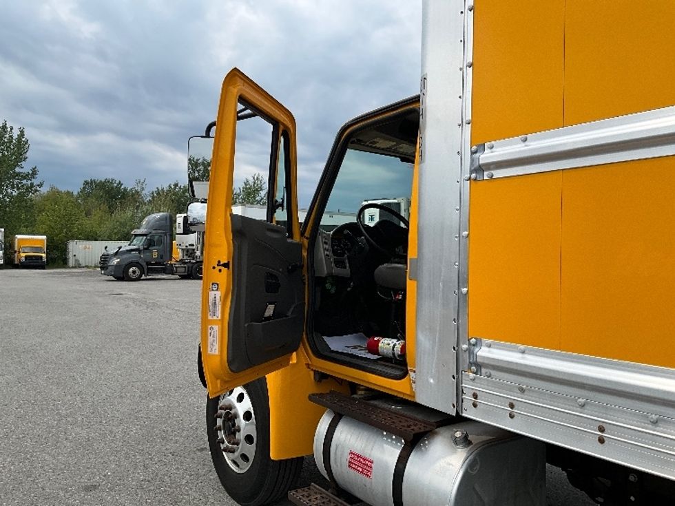 Medium Duty Box Truck-Light and Medium Duty Trucks-International-2019-4300-Ottawa-ON-344,481\n\t\tkm-$ 46,250 - Image 16