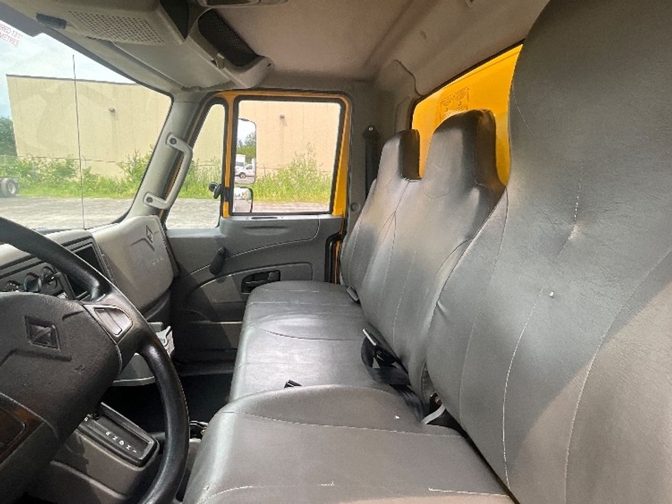 Medium Duty Box Truck-Light and Medium Duty Trucks-International-2019-4300-Ottawa-ON-344,481\n\t\tkm-$ 46,250 - Image 18