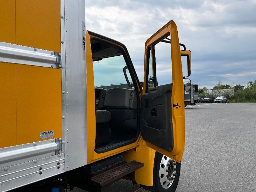 Medium Duty Box Truck-Light and Medium Duty Trucks-International-2019-4300-Ottawa-ON-344,481\n\t\tkm-$ 46,250 - Image 19