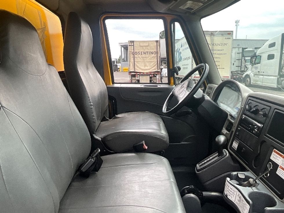 Medium Duty Box Truck-Light and Medium Duty Trucks-International-2019-4300-Ottawa-ON-344,481\n\t\tkm-$ 46,250 - Image 21