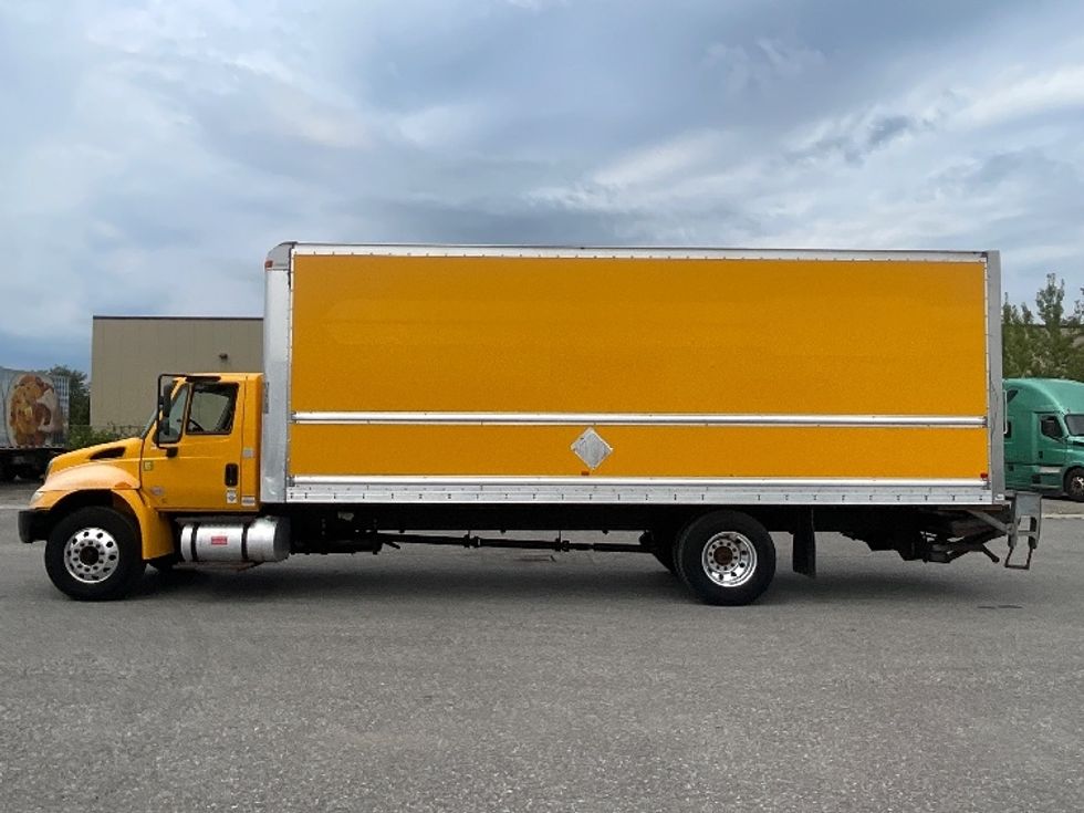Medium Duty Box Truck-Light and Medium Duty Trucks-International-2019-4300-Ottawa-ON-344,481\n\t\tkm-$ 46,250 - Image 4