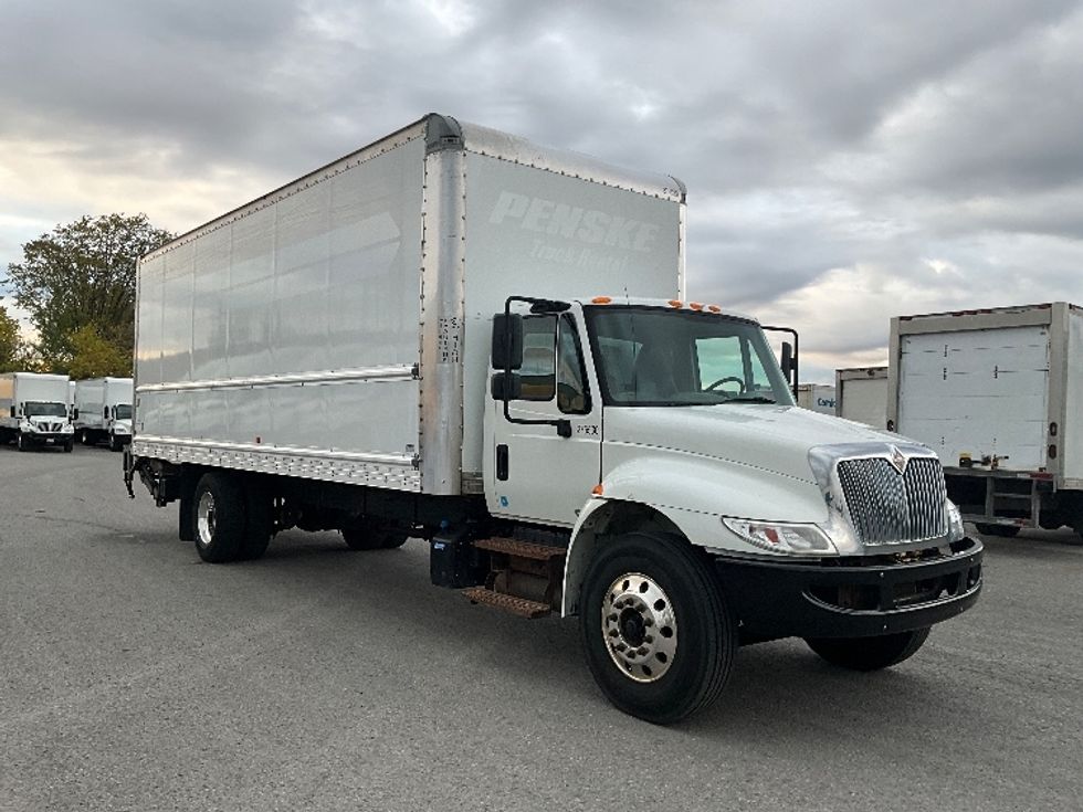 Medium Duty Box Truck-Light and Medium Duty Trucks-International-2019-4300-Ottawa-ON-466,689\n\t\tkm-$ 25,250 - Image 1