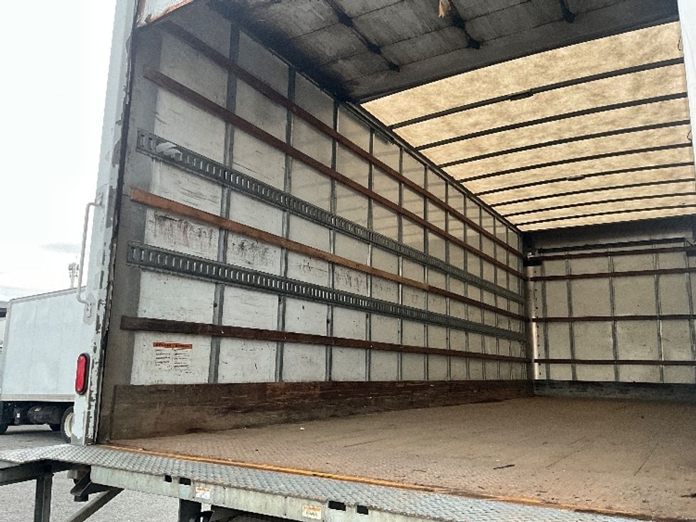 Medium Duty Box Truck-Light and Medium Duty Trucks-International-2019-4300-Ottawa-ON-466,689\n\t\tkm-$ 25,250 - Image 11