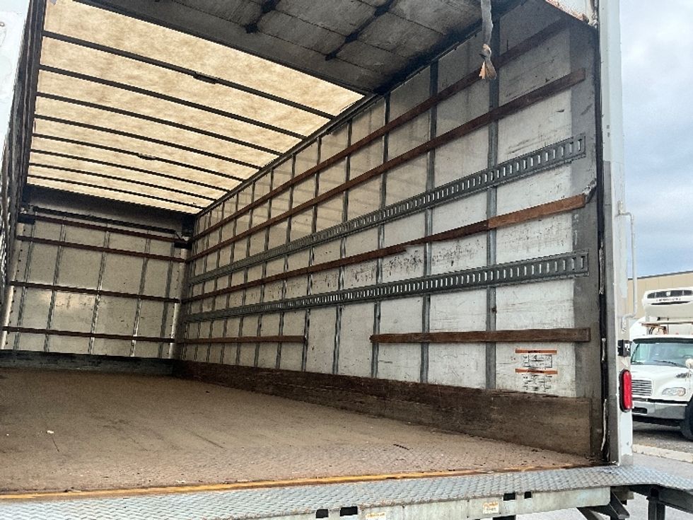 Medium Duty Box Truck-Light and Medium Duty Trucks-International-2019-4300-Ottawa-ON-466,689\n\t\tkm-$ 25,250 - Image 12