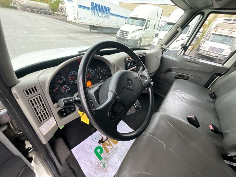 Medium Duty Box Truck-Light and Medium Duty Trucks-International-2019-4300-Ottawa-ON-466,689\n\t\tkm-$ 25,250 - Image 19