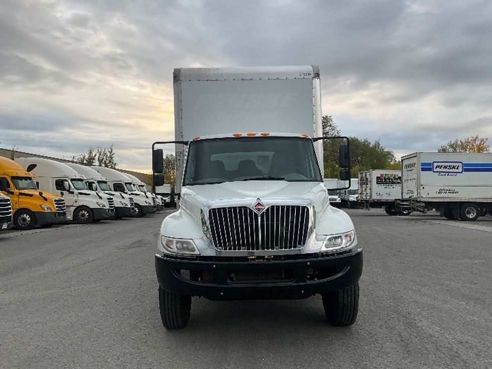 Medium Duty Box Truck-Light and Medium Duty Trucks-International-2019-4300-Ottawa-ON-466,689\n\t\tkm-$ 25,250 - Image 2