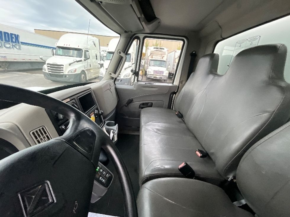 Medium Duty Box Truck-Light and Medium Duty Trucks-International-2019-4300-Ottawa-ON-466,689\n\t\tkm-$ 25,250 - Image 20