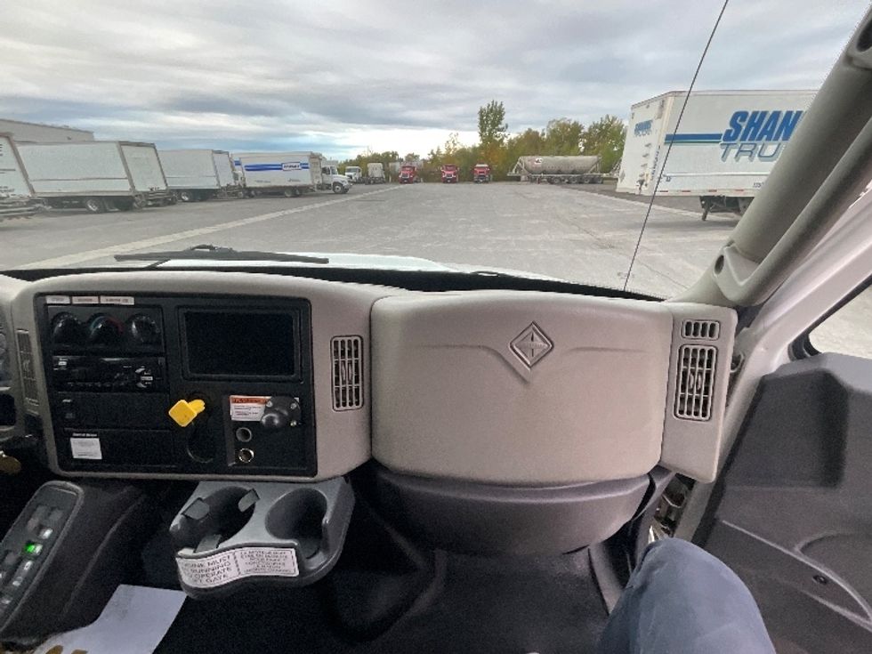 Medium Duty Box Truck-Light and Medium Duty Trucks-International-2019-4300-Ottawa-ON-466,689\n\t\tkm-$ 25,250 - Image 21