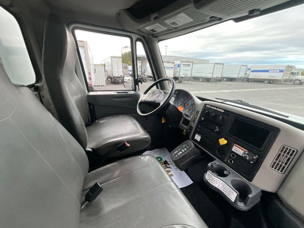 Medium Duty Box Truck-Light and Medium Duty Trucks-International-2019-4300-Ottawa-ON-466,689\n\t\tkm-$ 25,250 - Image 22