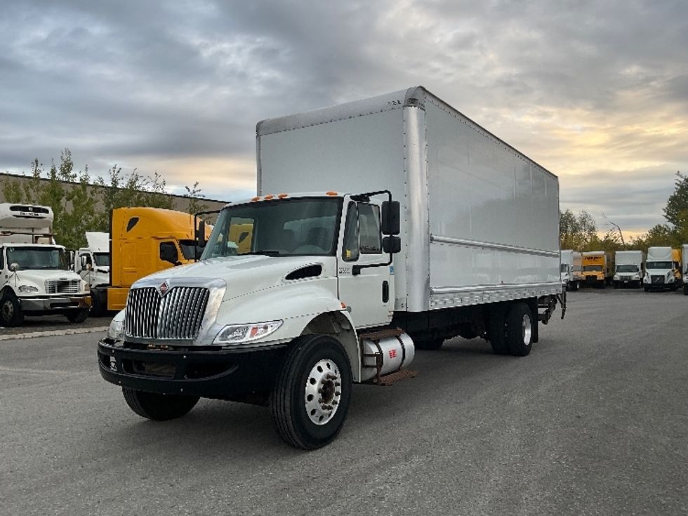 Medium Duty Box Truck-Light and Medium Duty Trucks-International-2019-4300-Ottawa-ON-466,689\n\t\tkm-$ 25,250 - Image 3