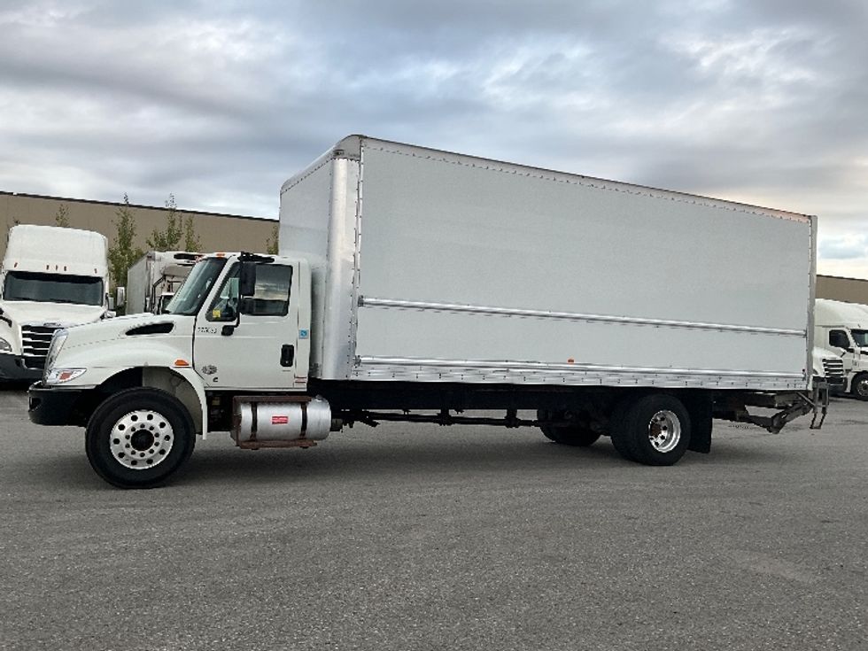 Medium Duty Box Truck-Light and Medium Duty Trucks-International-2019-4300-Ottawa-ON-466,689\n\t\tkm-$ 25,250 - Image 4