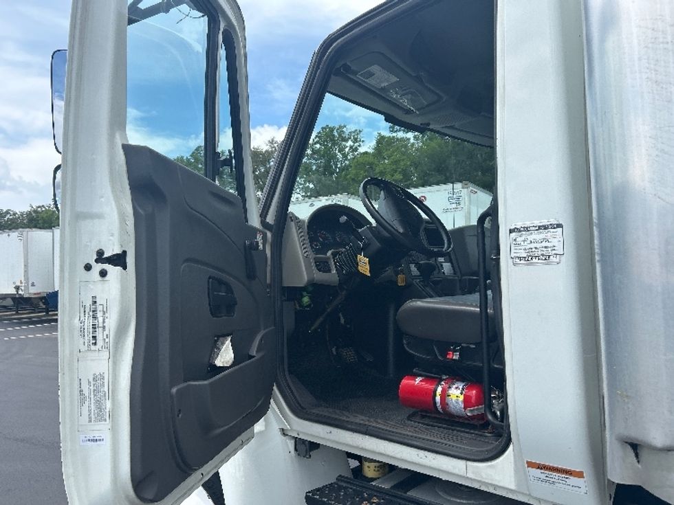 Medium Duty Box Truck-Light and Medium Duty Trucks-International-2019-4300-Pensacola-FL-168,812\n\t\tmiles-$ 47,750 - Image 15