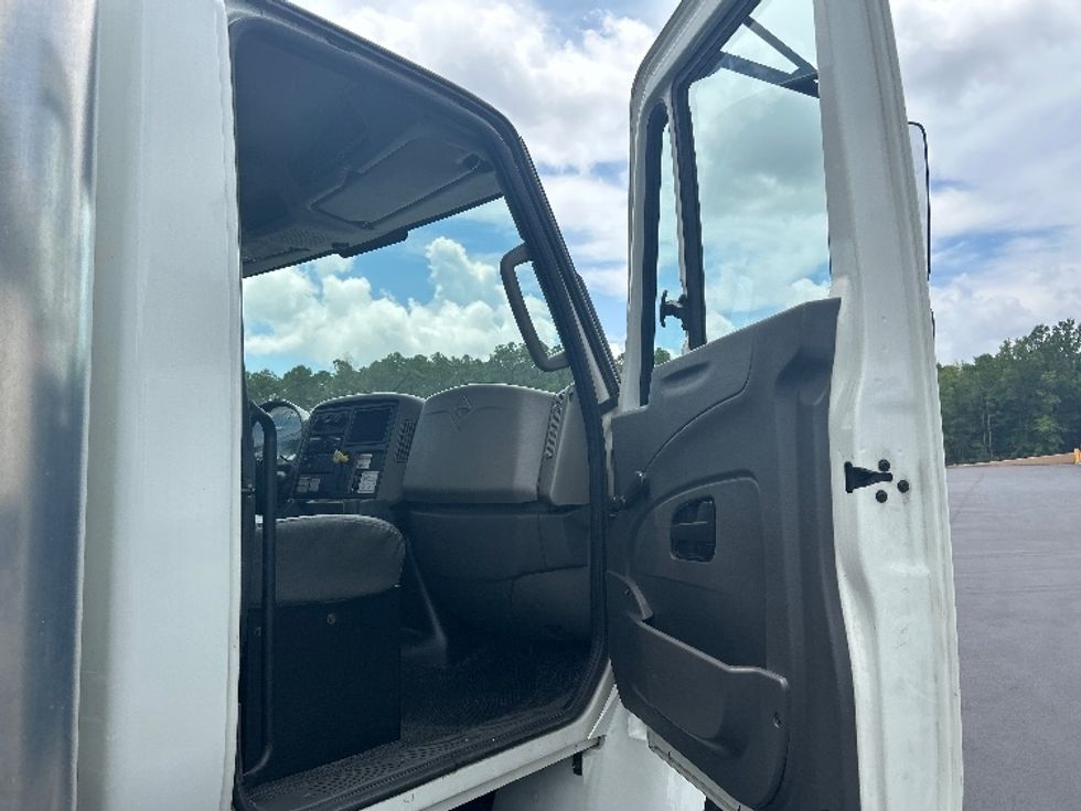 Medium Duty Box Truck-Light and Medium Duty Trucks-International-2019-4300-Pensacola-FL-168,812\n\t\tmiles-$ 47,750 - Image 19