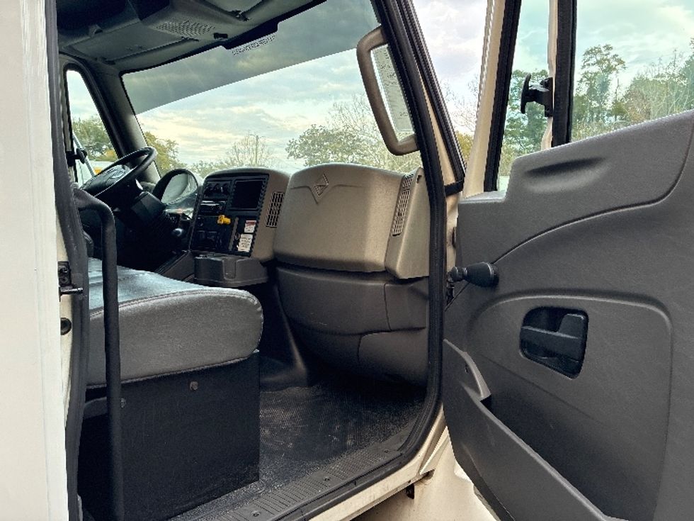 Medium Duty Box Truck-Light and Medium Duty Trucks-International-2019-4300-Pensacola-FL-336,396\n\t\tmiles-$ 18,750 - Image 16