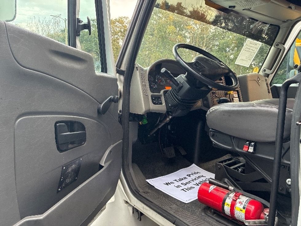 Medium Duty Box Truck-Light and Medium Duty Trucks-International-2019-4300-Pensacola-FL-336,396\n\t\tmiles-$ 18,750 - Image 17