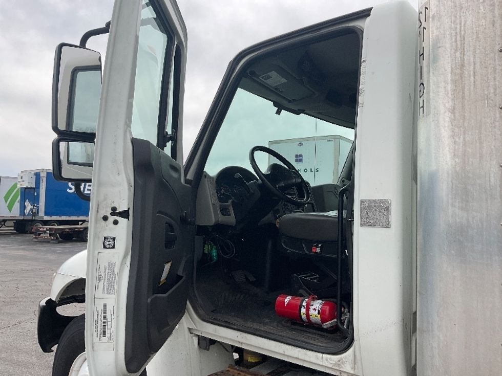 Medium Duty Box Truck-Light and Medium Duty Trucks-International-2019-4300-Perrysburg-OH-176,539\n\t\tmiles-$ 46,250 - Image 15
