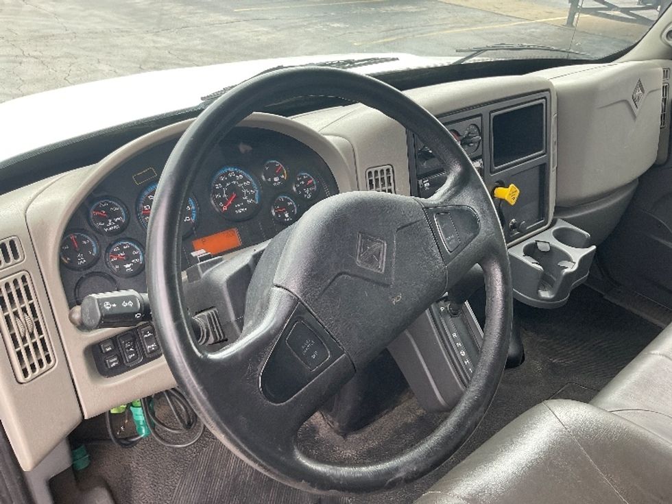 Medium Duty Box Truck-Light and Medium Duty Trucks-International-2019-4300-Perrysburg-OH-176,539\n\t\tmiles-$ 46,250 - Image 16