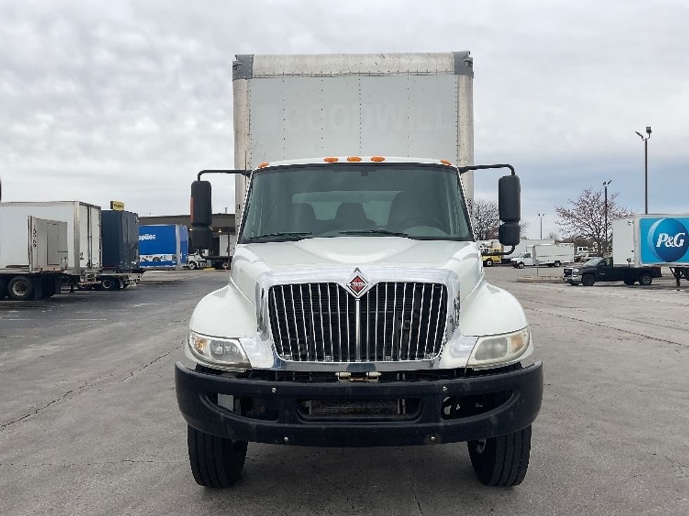 Medium Duty Box Truck-Light and Medium Duty Trucks-International-2019-4300-Perrysburg-OH-176,539\n\t\tmiles-$ 46,250 - Image 2