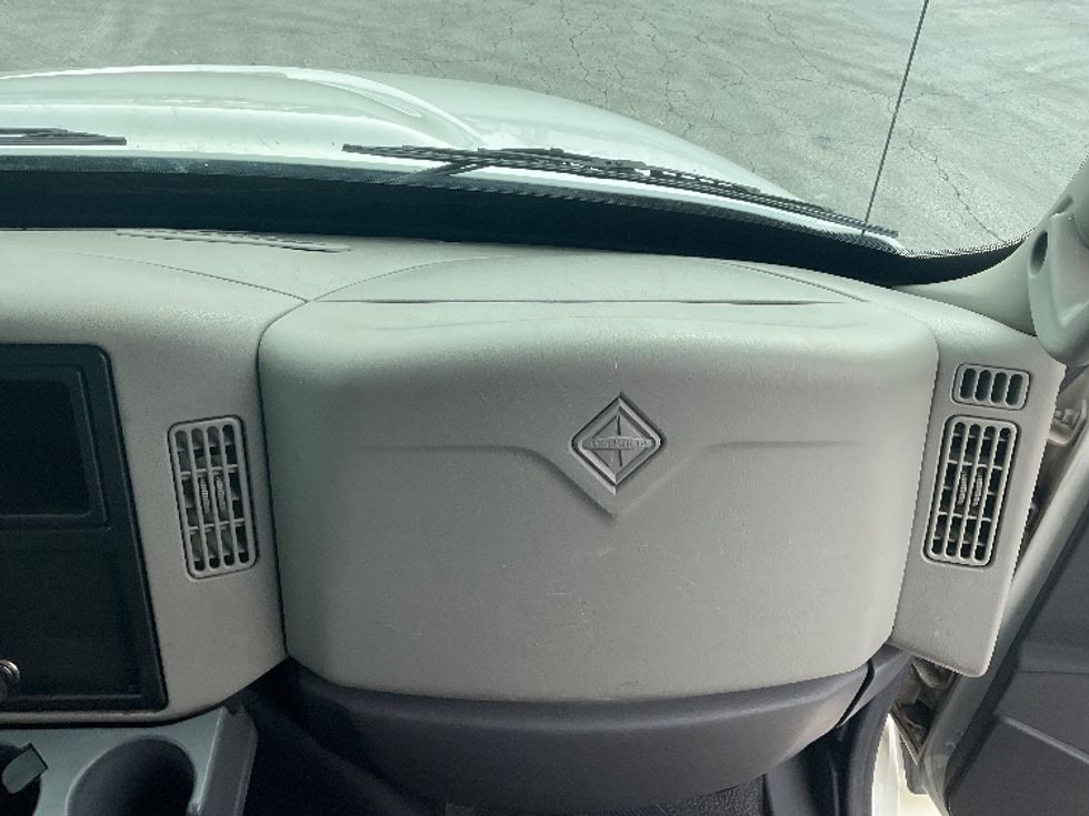 Medium Duty Box Truck-Light and Medium Duty Trucks-International-2019-4300-Perrysburg-OH-176,539\n\t\tmiles-$ 46,250 - Image 20