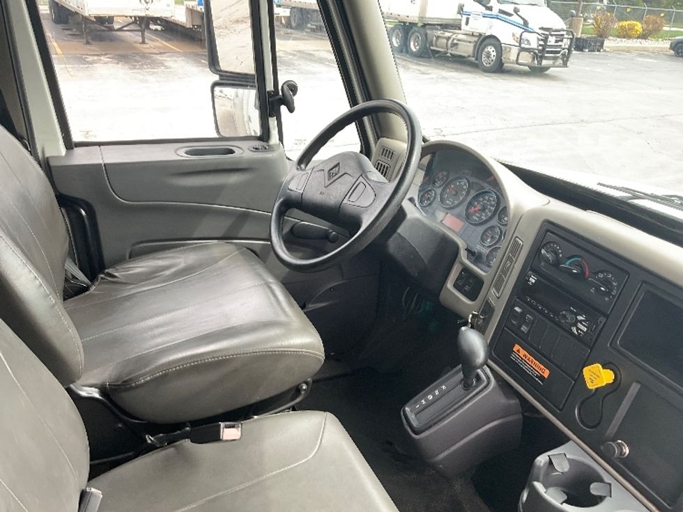 Medium Duty Box Truck-Light and Medium Duty Trucks-International-2019-4300-Perrysburg-OH-176,539\n\t\tmiles-$ 46,250 - Image 21