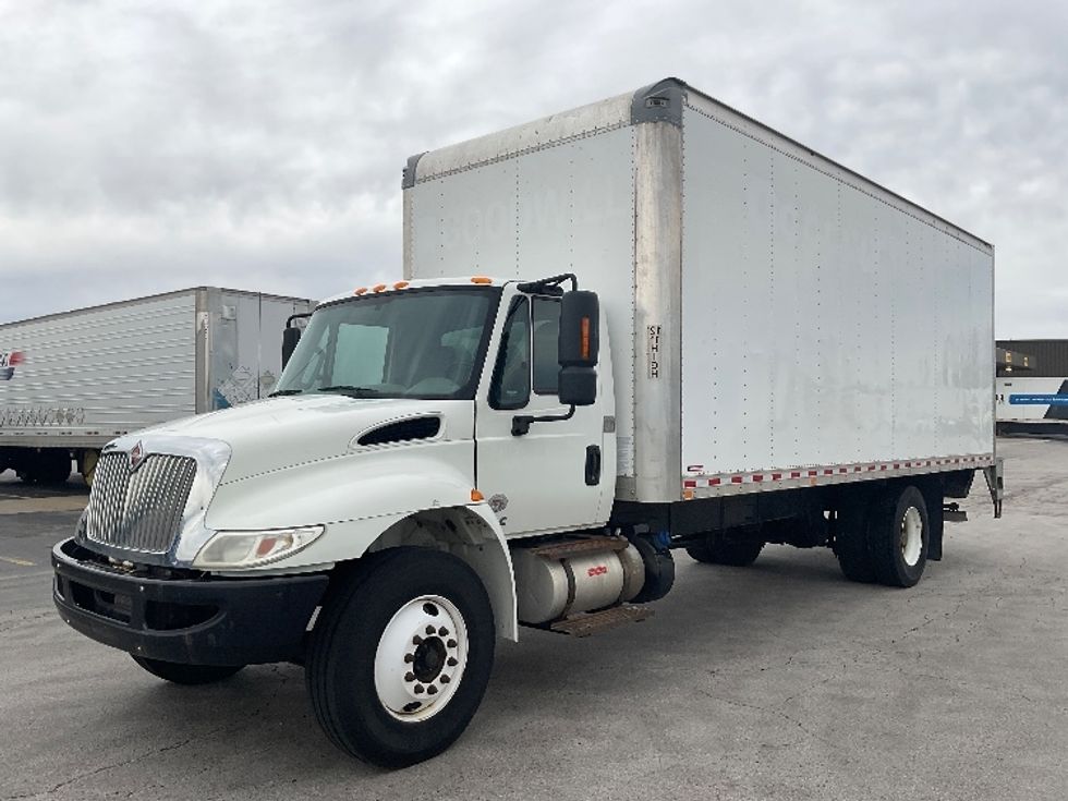 Medium Duty Box Truck-Light and Medium Duty Trucks-International-2019-4300-Perrysburg-OH-176,539\n\t\tmiles-$ 46,250 - Image 3