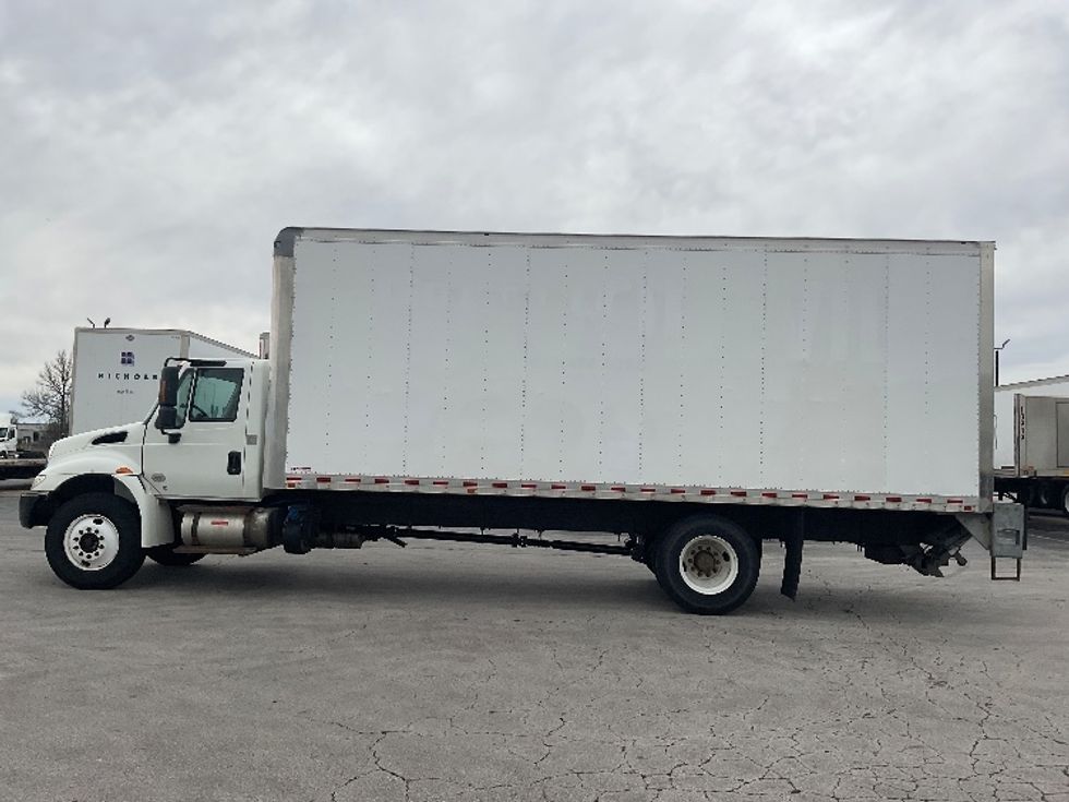 Medium Duty Box Truck-Light and Medium Duty Trucks-International-2019-4300-Perrysburg-OH-176,539\n\t\tmiles-$ 46,250 - Image 4