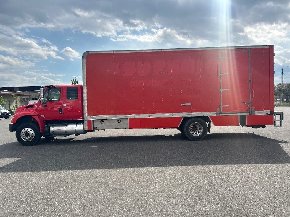 Medium Duty Box Truck-Light and Medium Duty Trucks-International-2019-4300-Philadelphia-PA-151,583\n\t\tmiles-$ 56,750 - Image 4