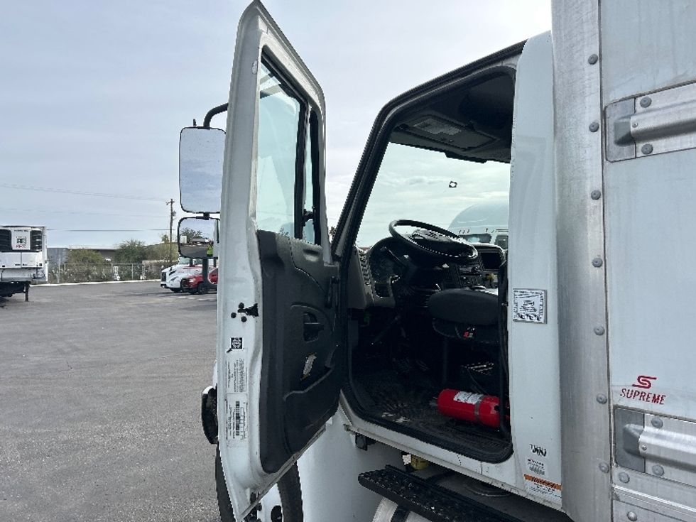 Medium Duty Box Truck-Light and Medium Duty Trucks-International-2019-4300-Phoenix-AZ-241,226\n\t\tmiles-$ 33,250 - Image 16