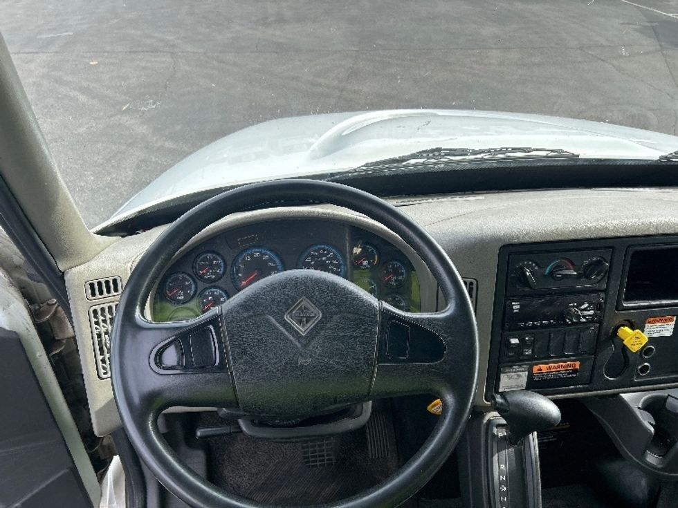 Medium Duty Box Truck-Light and Medium Duty Trucks-International-2019-4300-Phoenix-AZ-241,226\n\t\tmiles-$ 33,250 - Image 17