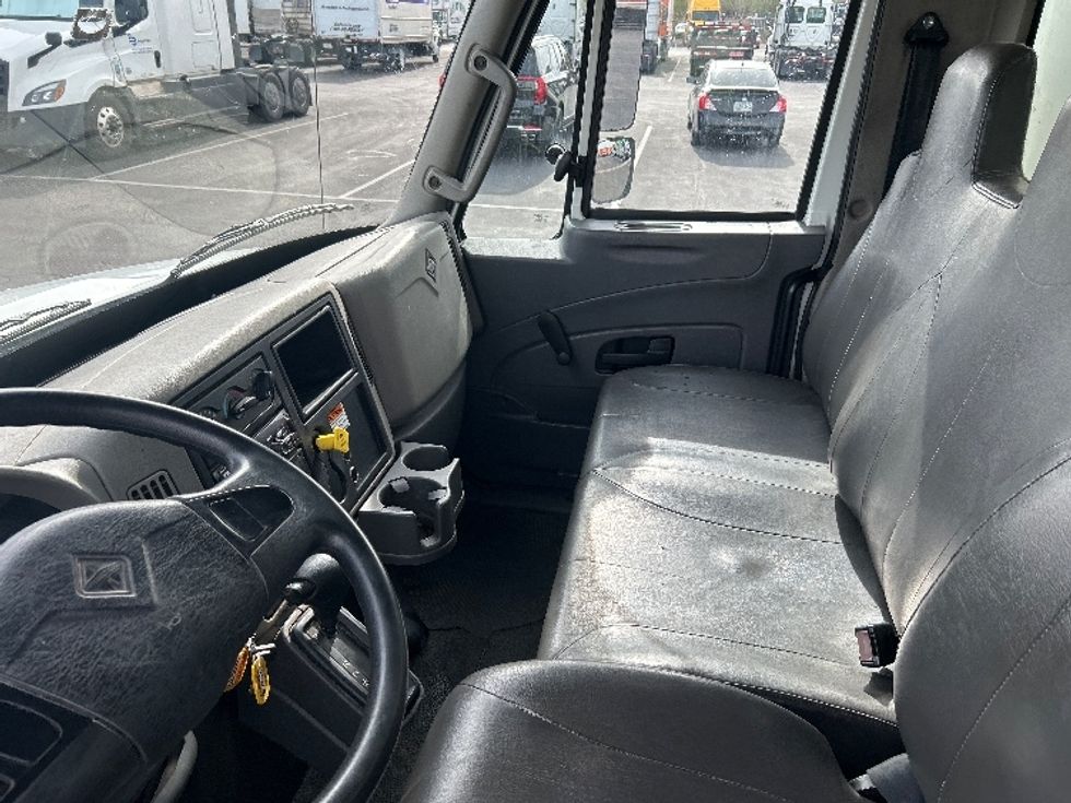 Medium Duty Box Truck-Light and Medium Duty Trucks-International-2019-4300-Phoenix-AZ-241,226\n\t\tmiles-$ 33,250 - Image 18