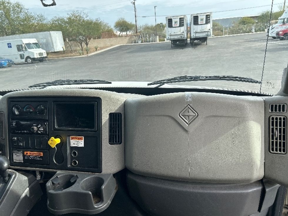 Medium Duty Box Truck-Light and Medium Duty Trucks-International-2019-4300-Phoenix-AZ-241,226\n\t\tmiles-$ 33,250 - Image 20