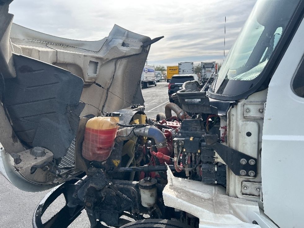 Medium Duty Box Truck-Light and Medium Duty Trucks-International-2019-4300-Phoenix-AZ-241,226\n\t\tmiles-$ 33,250 - Image 22